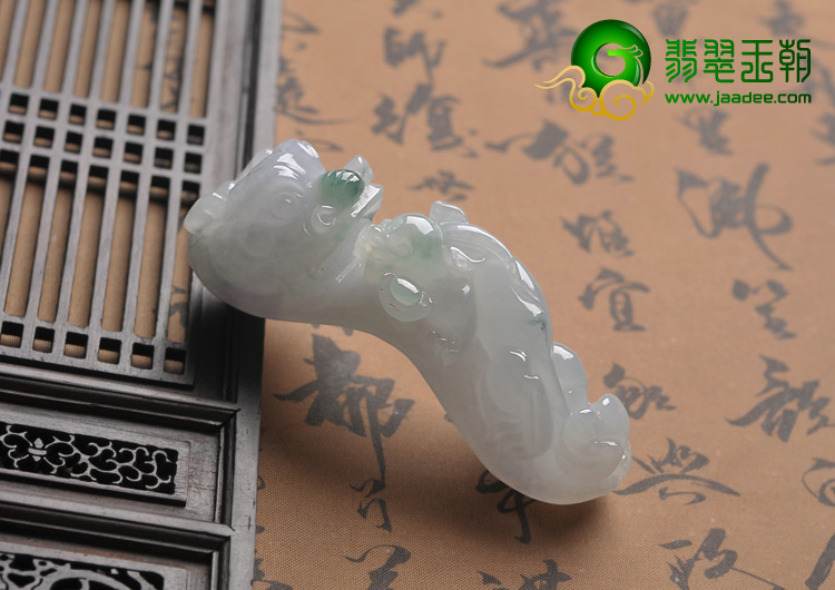 糯冰种晴水略飘花缅甸翡翠A货龙钩挂件