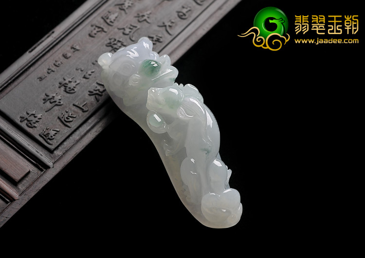 糯冰种晴水略飘花缅甸翡翠A货龙钩挂件