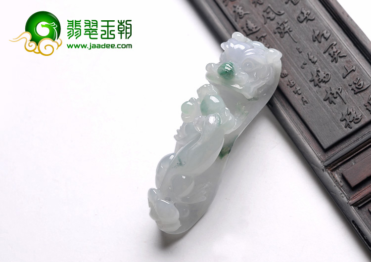 糯冰种晴水略飘花缅甸翡翠A货龙钩挂件