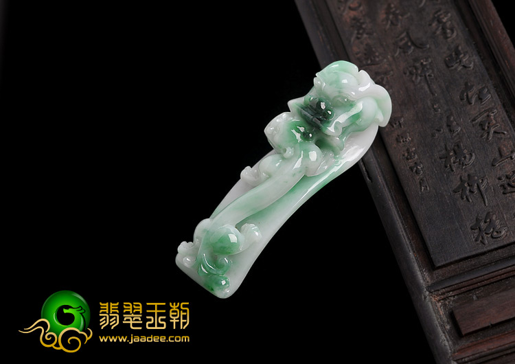 细糯种白底青缅甸翡翠A货龙钩挂件