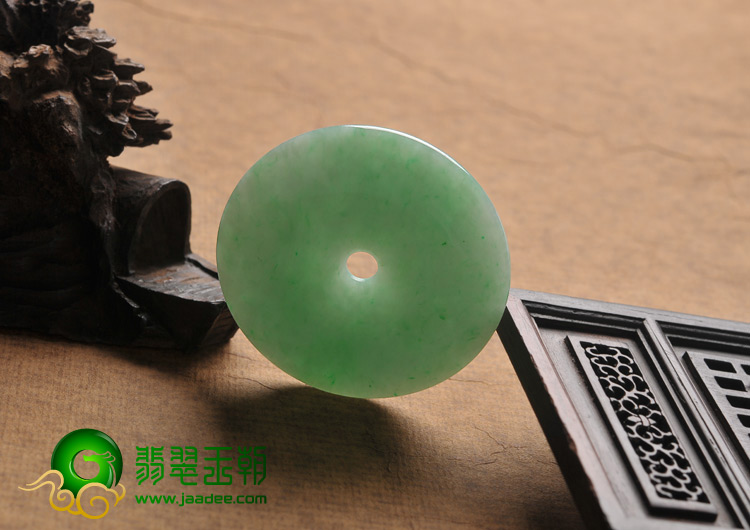 糯冰种豆色缅甸翡翠A货平安扣挂件