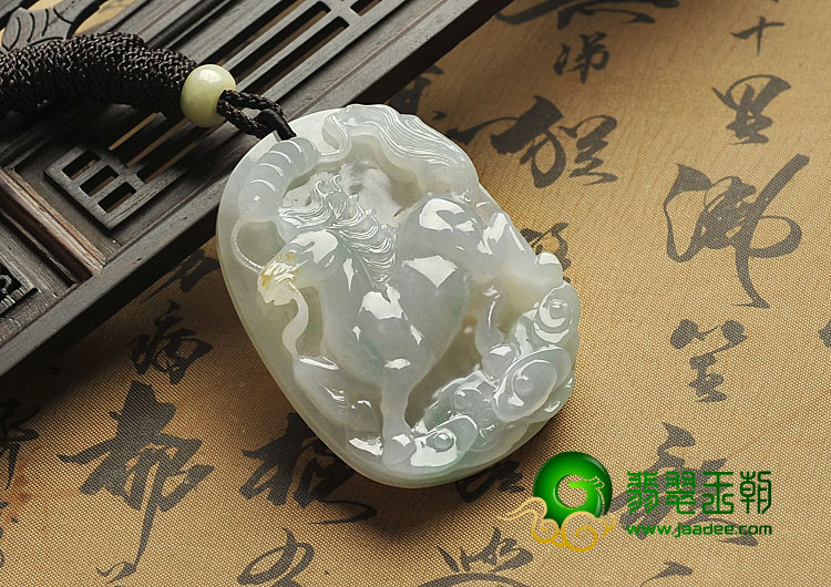冰种晴水缅甸翡翠A货马牌挂件
