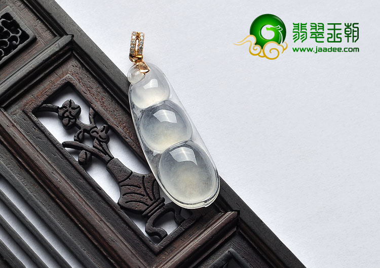 冰玻种缅甸翡翠A货四季豆挂件