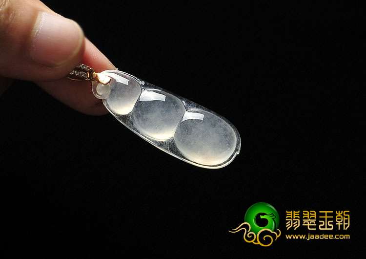 冰玻种缅甸翡翠A货四季豆挂件