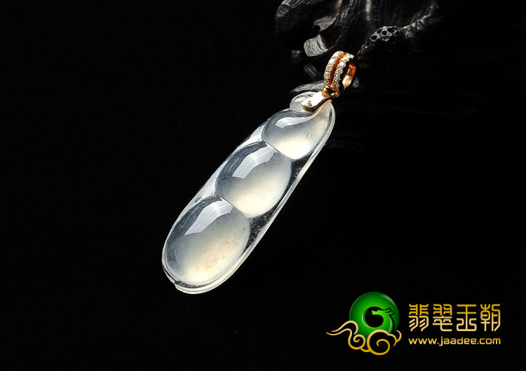 冰玻种缅甸翡翠A货四季豆挂件