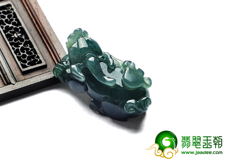 糯冰种油青缅甸翡翠A货貔貅挂件