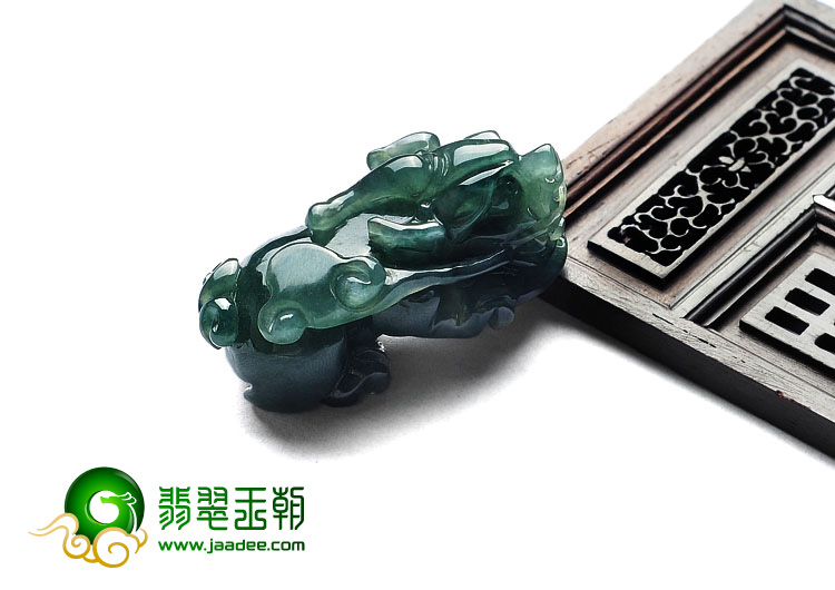 糯冰种油青缅甸翡翠A货貔貅挂件