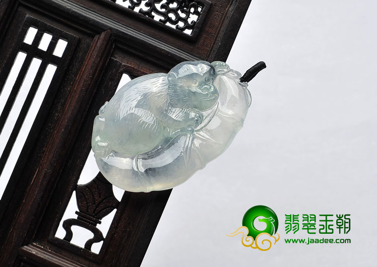冰种淡晴水缅甸翡翠A货灵猴挂件