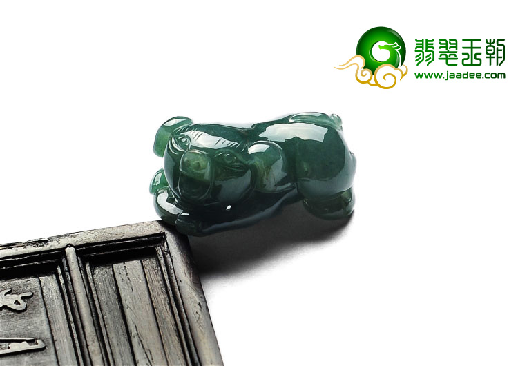糯冰种油青缅甸翡翠A货猪挂件