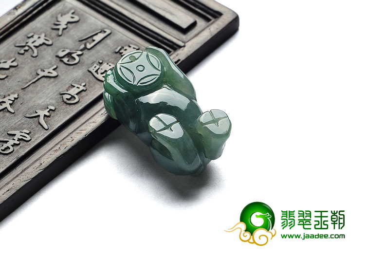 糯冰种油青缅甸翡翠A货猪挂件