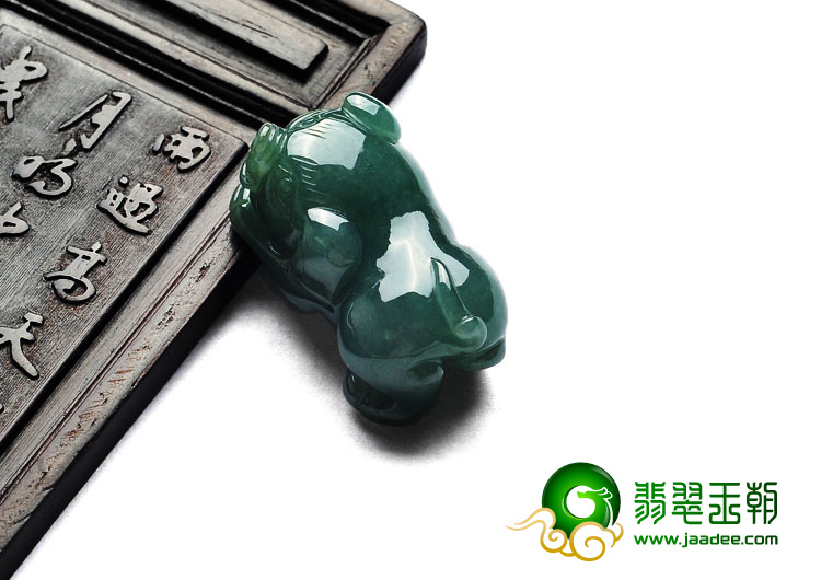 糯冰种油青缅甸翡翠A货猪挂件