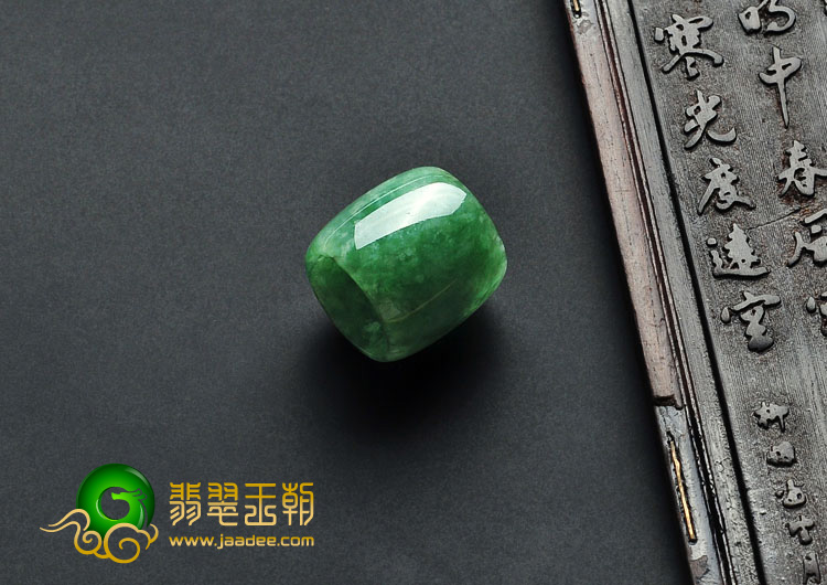 糯冰种豆色缅甸翡翠A货路路通挂件