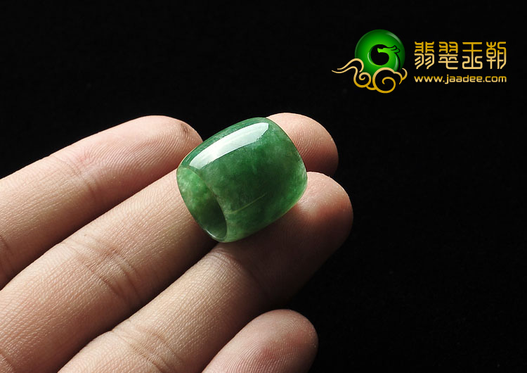 糯冰种豆色缅甸翡翠A货路路通挂件