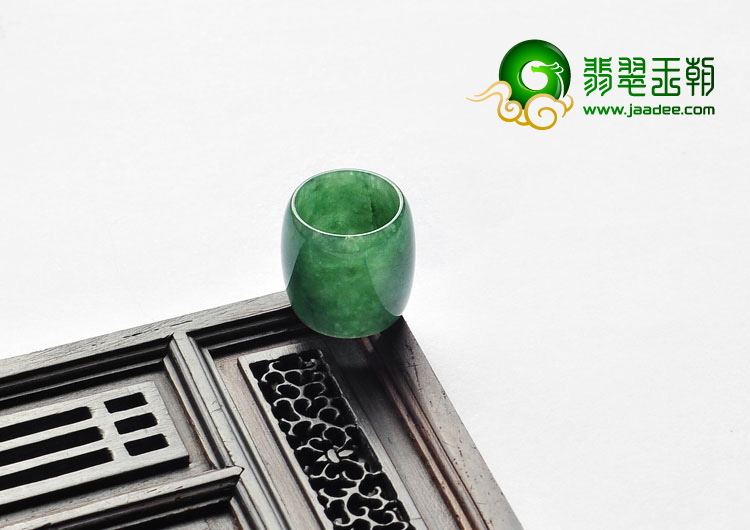 糯冰种豆色缅甸翡翠A货路路通挂件