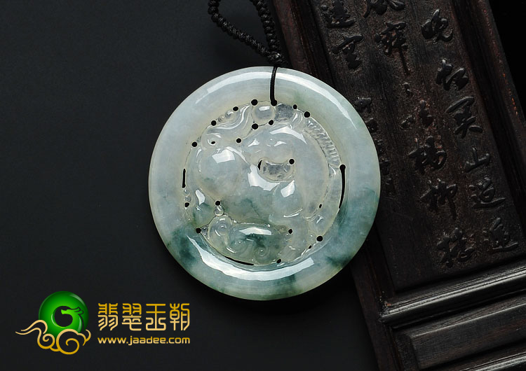 糯冰种飘花缅甸翡翠A货马牌挂件