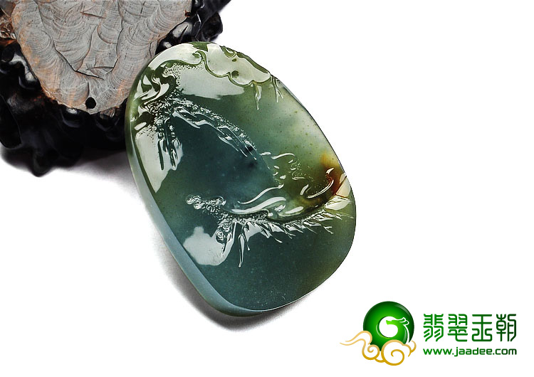 糯冰种蓝晴水略带褐黄翡缅甸翡翠A货高山流水挂件