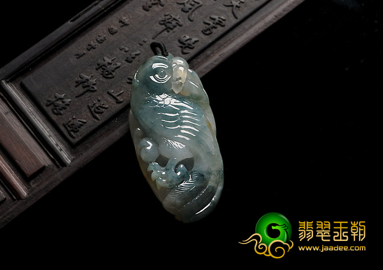 糯冰种飘花缅甸翡翠A货英明神武挂件