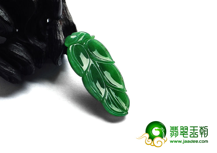 糯冰种翠色满绿缅甸翡翠A货叶子挂件