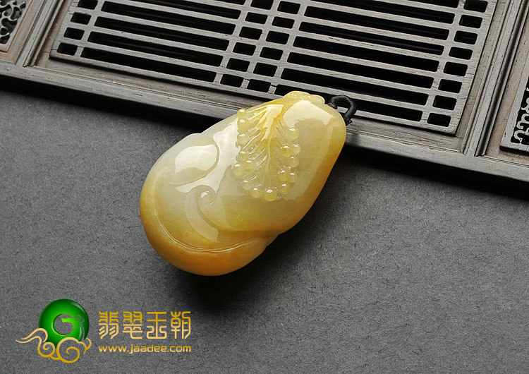 糯冰种黄翡缅甸翡翠A货富贵花开挂件