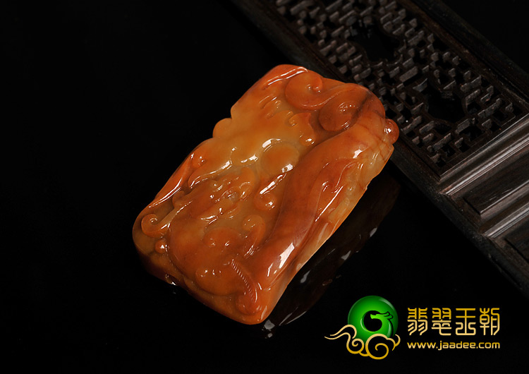 糯冰种红黄翡缅甸翡翠A货仿古龙牌挂件