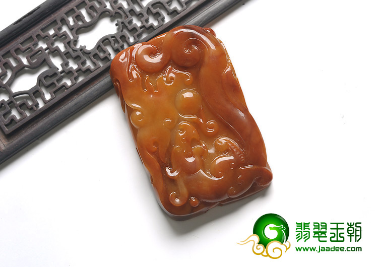 糯冰种红黄翡缅甸翡翠A货仿古龙牌挂件