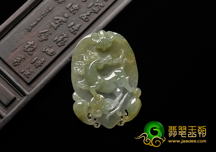 糯冰种淡黄翡缅甸翡翠A货马到成功挂件