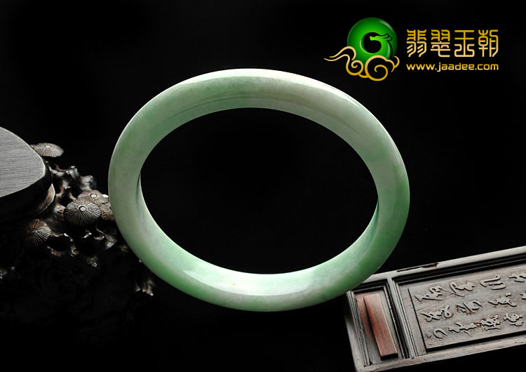 糯冰种豆色缅甸翡翠A货手镯/臂环（74.7mm）