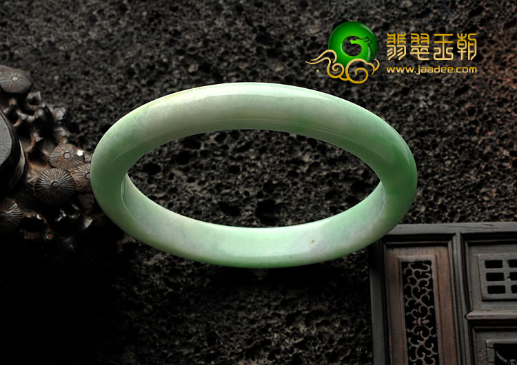 糯冰种豆色缅甸翡翠A货手镯/臂环（74.7mm）
