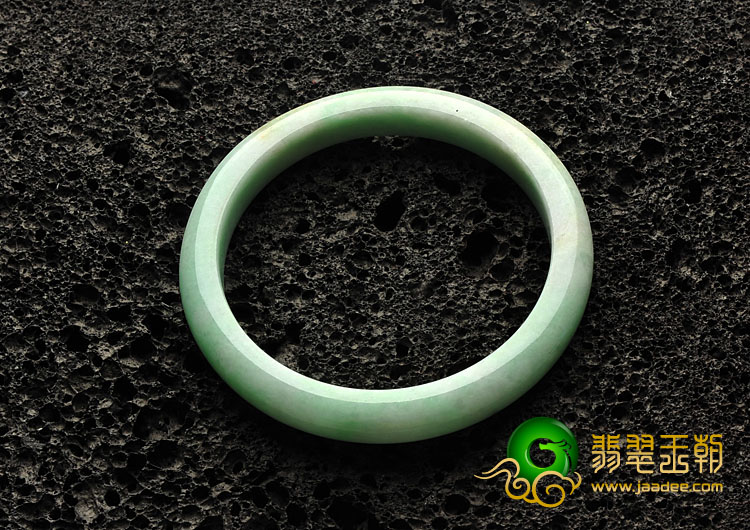 糯冰种豆色缅甸翡翠A货手镯/臂环（74.7mm）