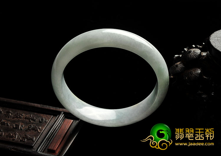 细糯种淡三彩缅甸翡翠A货手镯（55.9mm）