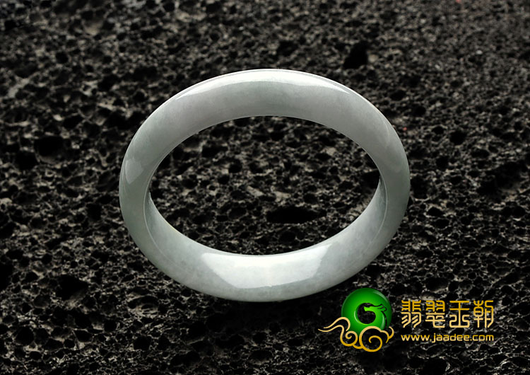 细糯种淡三彩缅甸翡翠A货手镯（55.9mm）