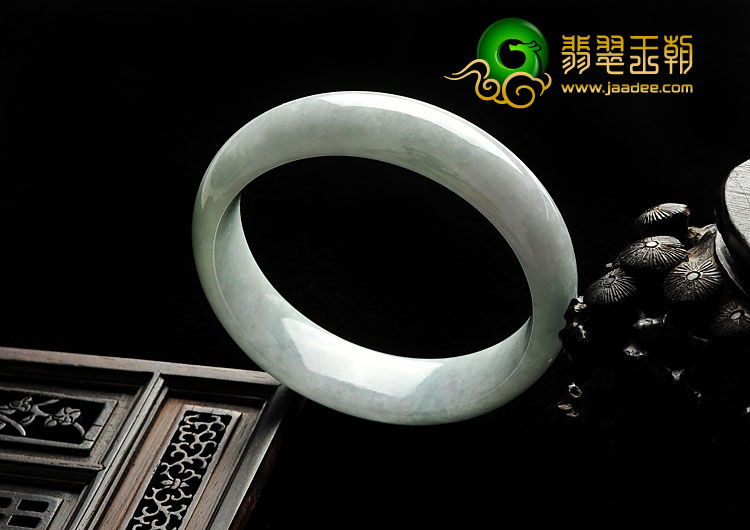 细糯种淡春色缅甸翡翠A货手镯（55.7mm）
