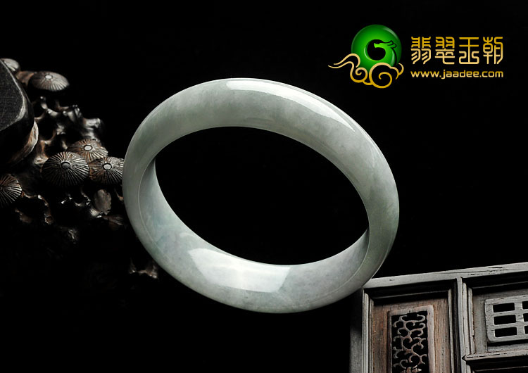 细糯种淡春色缅甸翡翠A货手镯（55.7mm）