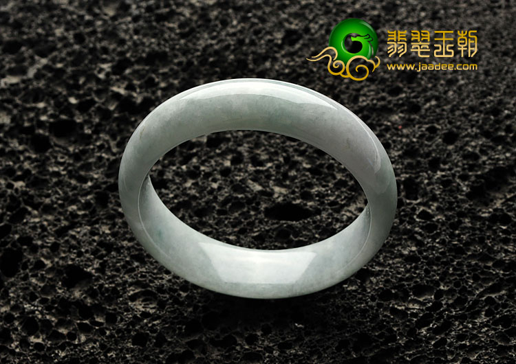 细糯种淡春色缅甸翡翠A货手镯（55.7mm）