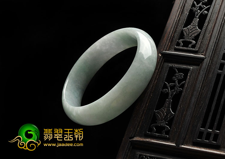 细糯种淡春色缅甸翡翠A货手镯（55.7mm）