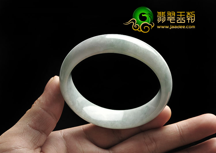 细糯种淡春色缅甸翡翠A货手镯（55.7mm）