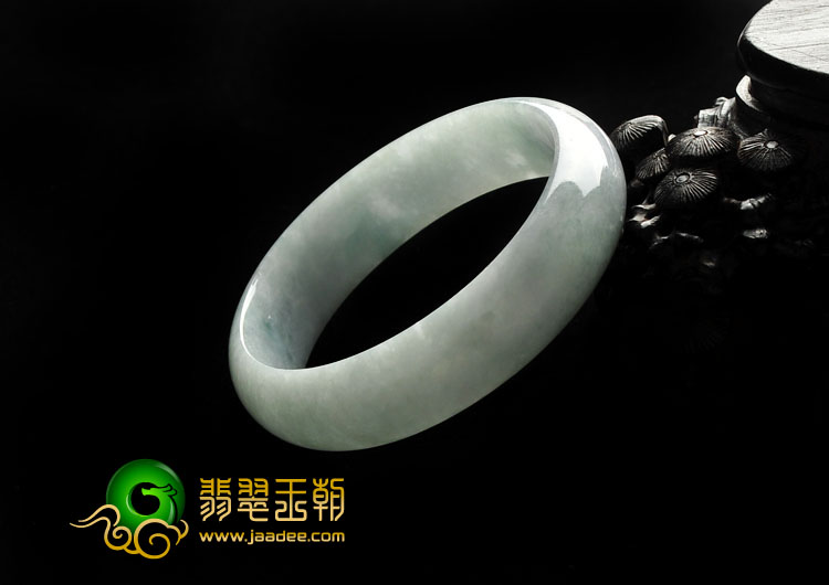 细糯种淡春色缅甸翡翠A货手镯（55.7mm）
