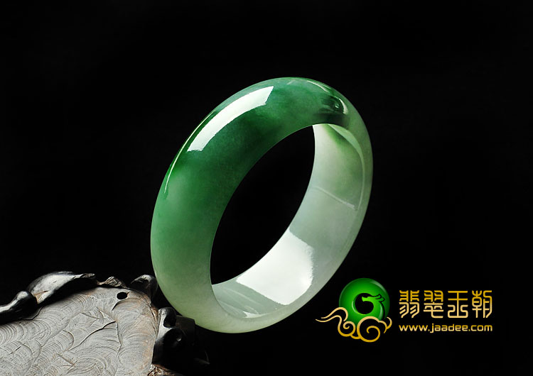 糯冰种翠色缅甸翡翠A货手镯（49mm）