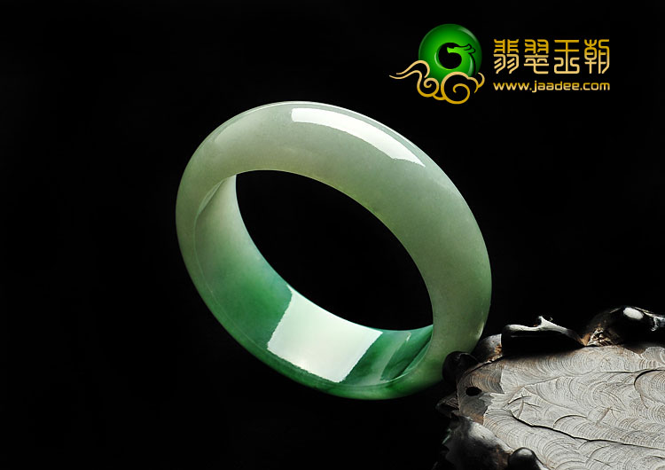 糯冰种翠色缅甸翡翠A货手镯（49mm）
