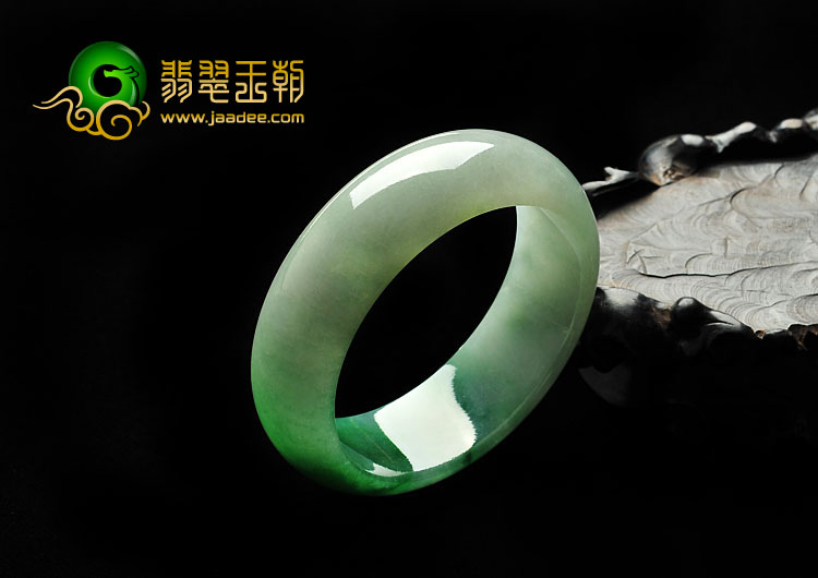 糯冰种翠色缅甸翡翠A货手镯（49mm）