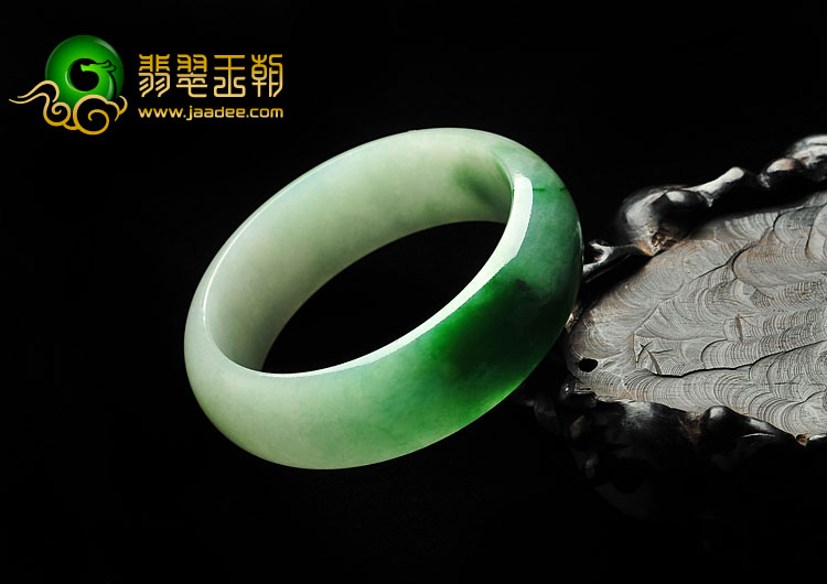 糯冰种翠色缅甸翡翠A货手镯（49mm）
