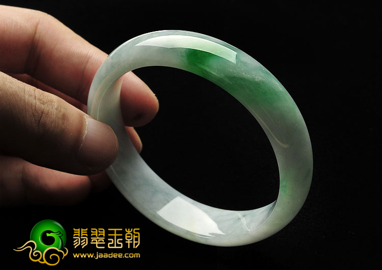 糯冰种翠色缅甸翡翠A货手镯（57.8mm）