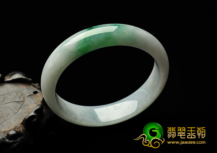 糯冰种翠色缅甸翡翠A货手镯（55.8mm）