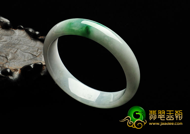糯冰种翠色缅甸翡翠A货手镯（55.8mm）