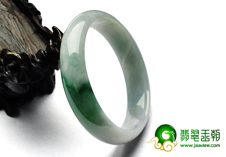 糯冰种翠色缅甸翡翠A货手镯（55.8mm）