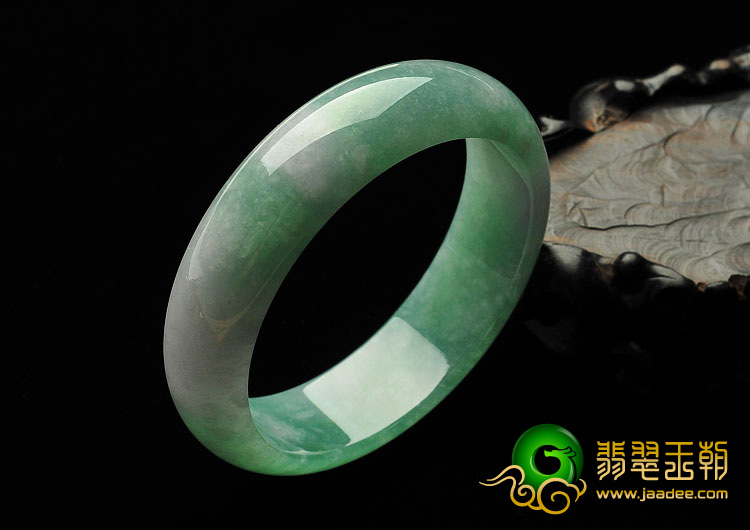 糯冰种春带彩缅甸翡翠A货手镯（59mm）