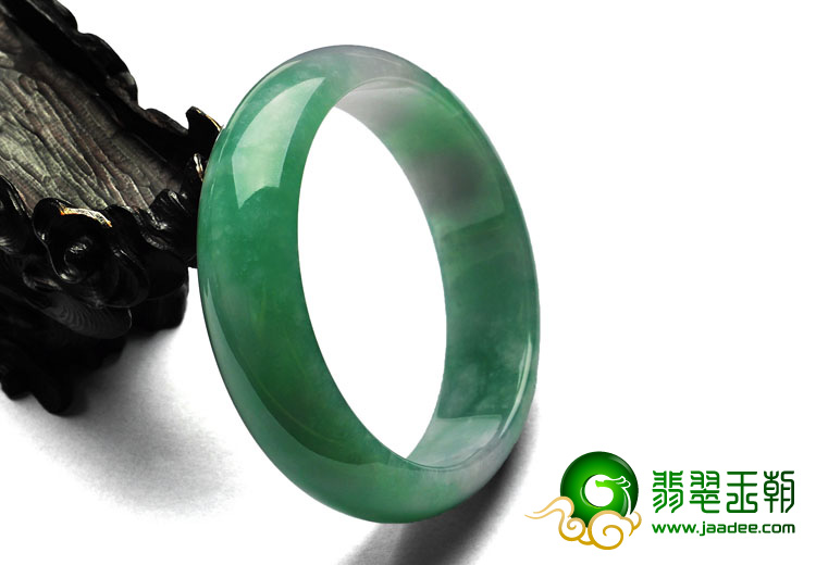 糯冰种春带彩缅甸翡翠A货手镯（59mm）