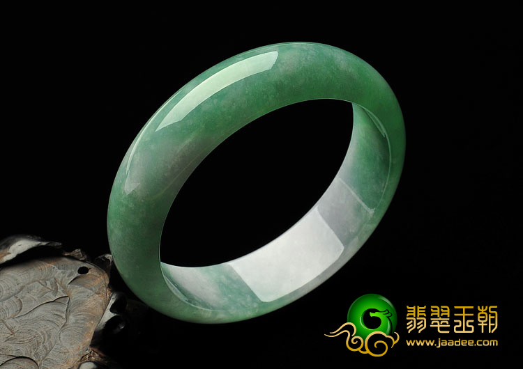 糯冰种春带彩缅甸翡翠A货手镯（59mm）