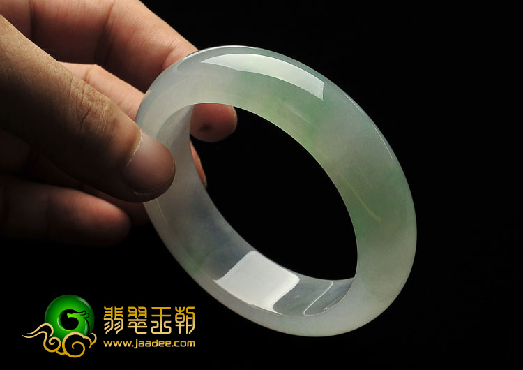 糯冰种淡春带彩缅甸翡翠A货手镯（59.3mm）