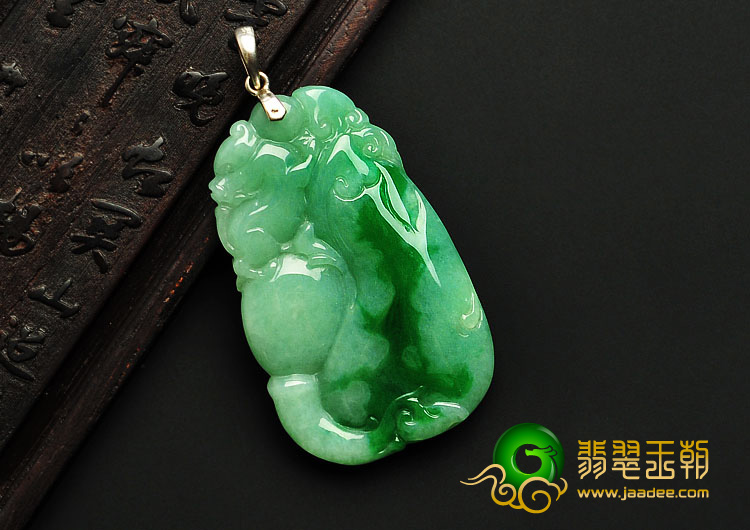 糯冰种翠色缅甸翡翠A货如意寿挂件